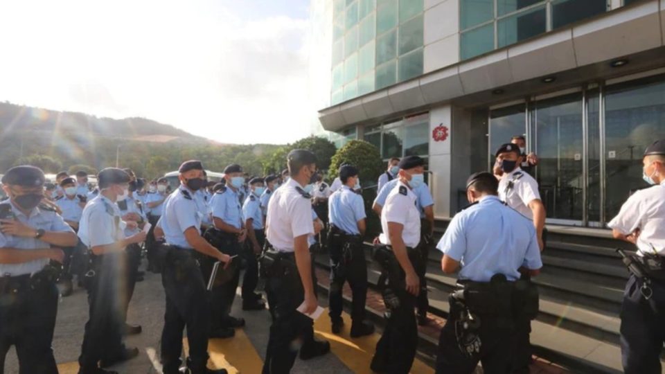 Police conducted a raid on Apple Daily’s headquarters, where they had a warrant for “seizure of journalistic materials.” Photo: Apple Daily