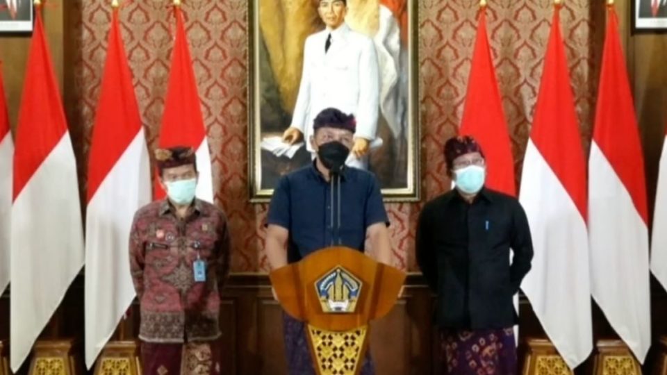 I Dewa Nyoman Rai Dharmadi (middle), an official from Bali’s COVID-19 task force, speaking during a press conference on July 1, 2021. Screengrab: YouTube