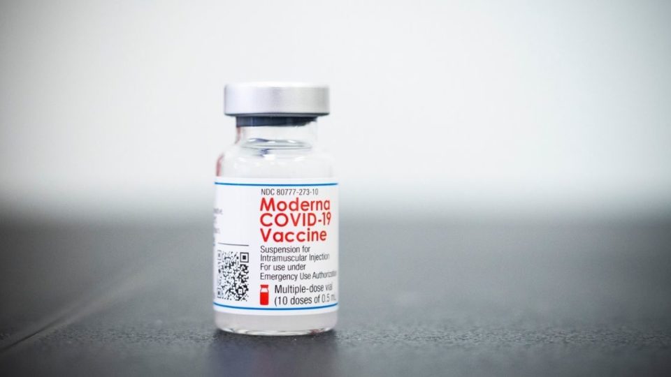 A Moderna COVID-19 vaccine vial. Photo by Governor Tom Wolf/Flickr used under CC BY 2.0/Resized from original