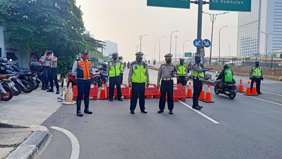 A roadblock set up on Jalan TB Simatupang, South Jakarta. Photo: Twitter/@TMCPoldaMetro