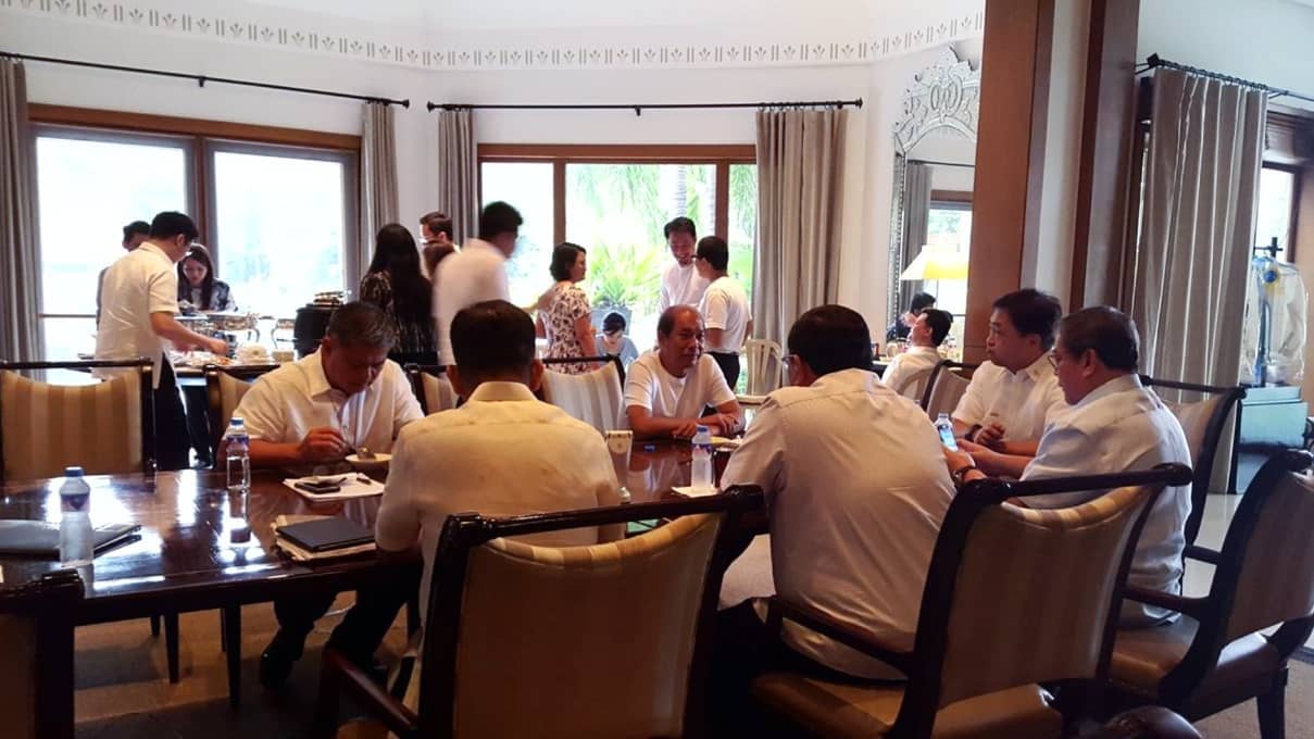 'Few hours before P’s last SONA — Daming ganap! May nakapila for lunch, may scramble pa for edits, may double checking, etc.Laging halong takot at excitement itong last few hours before the speech para sa akin kasi usually, may ilan pa ritong pending edits pero dapat kumain ka kasi dinner na yung next kain. Kaso sobrang kaba so dapat saktong kain lang para di masuka. 