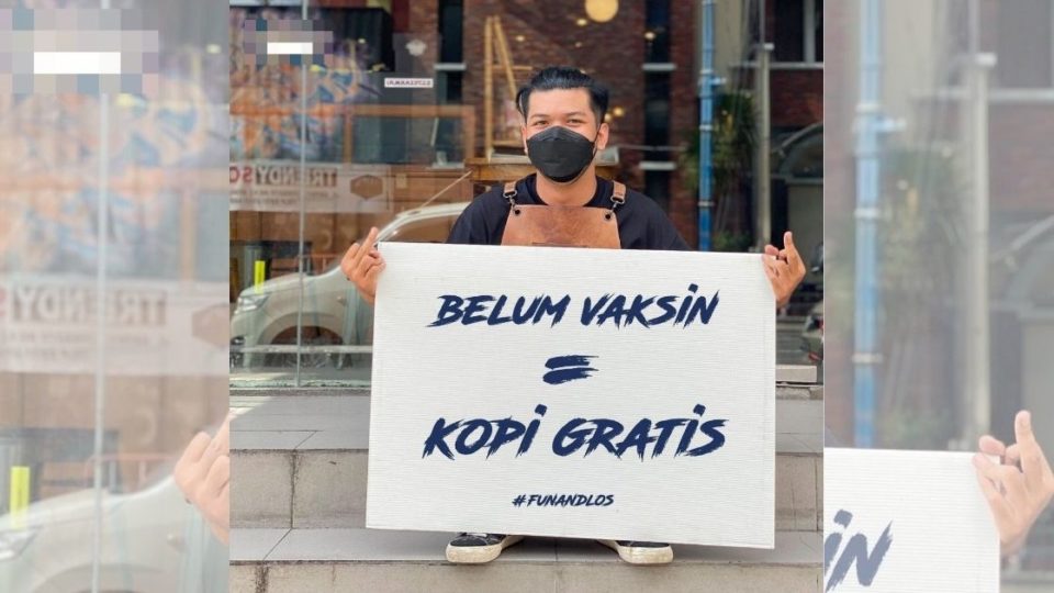 In a recent Instagram post, a coffee shop in Solo, Central Java offered free cups of coffee to people who are not vaccinated. The café said it appreciates what other coffee shops are doing, but wants to give back to the community in their own way. Screenshot from Instagram