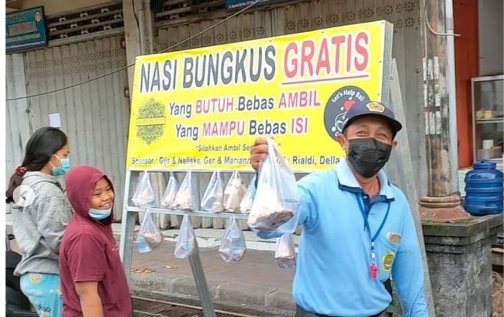 Free Nasi Bungkus initiative in Gianyar regency. Photo: Instagram/ Dayu_Bimbika