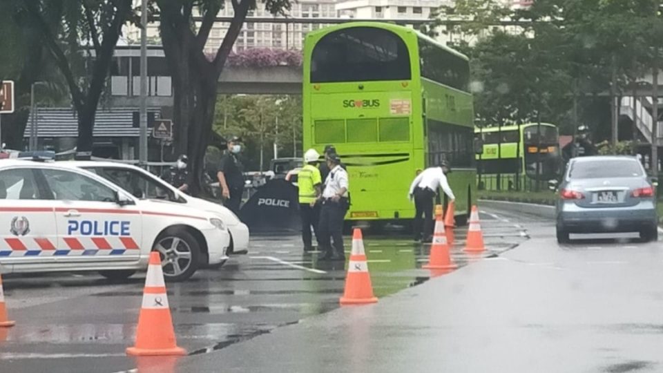 Police this morning at the scene of crime on Ang Mo Kio Avenue 3. Photo: Singapore Bus Drivers Community/Facebook
