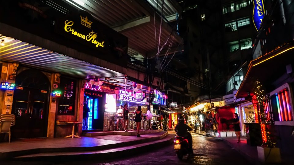 The Patpong red-light district in October 2020, when many venues were open as Bangkok enjoyed a calm in the eye of the pandemic storm. Photo: Chayanit Itthipongmaetee / Coconuts Bangkok
