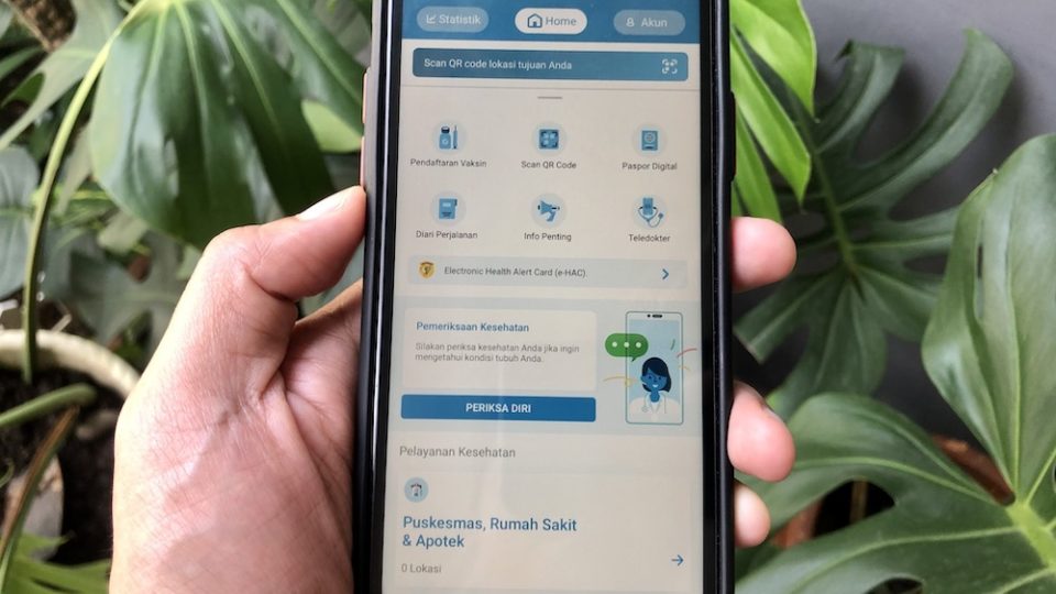 Intregated health and mobility tracking app PeduliLindungi. Photo: Coconuts Media