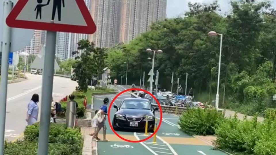 The black Lexus was driving meters away from a woman and a child trying to cross the road. Photo: Facebook/HongKong CarCam