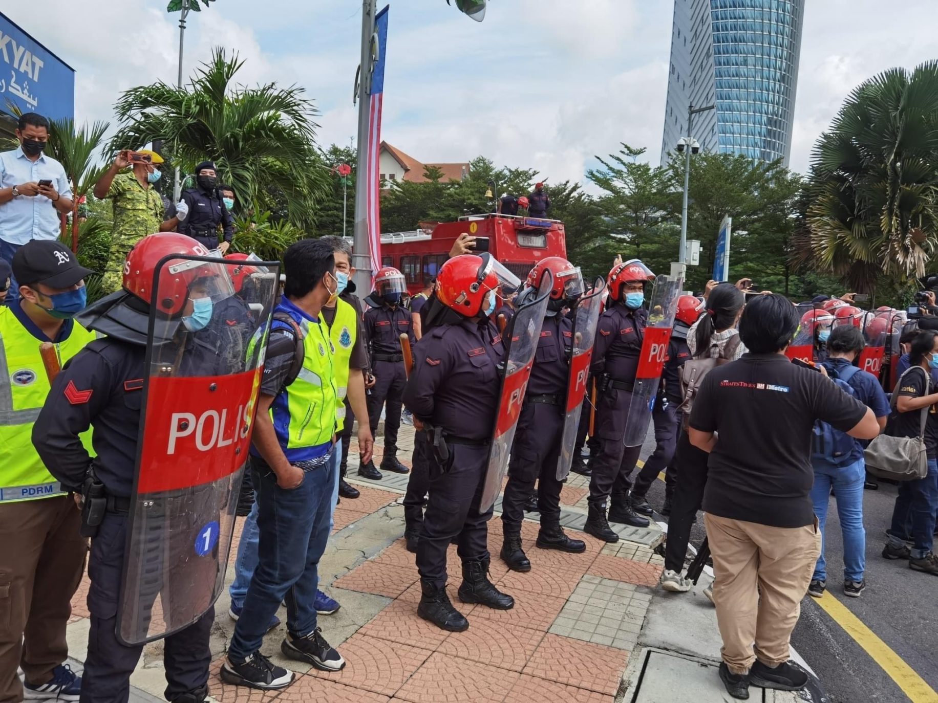 Malaysia’s anti-Muhyiddin politicians take to the streets | Coconuts