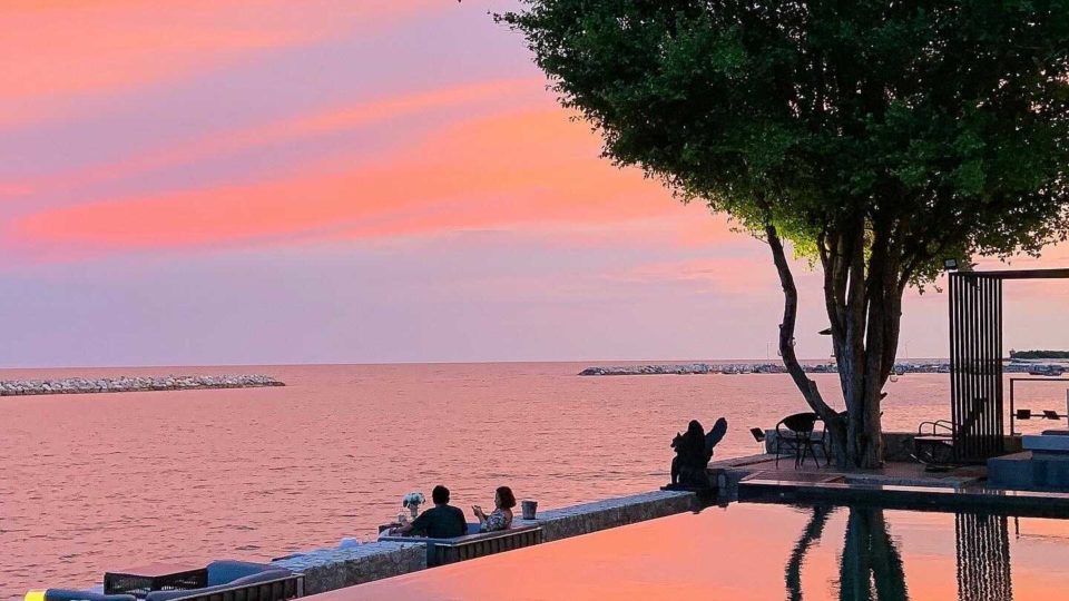 An August, 2021, file photo of Thai tourists in Hua Hin. Photo: Coconuts Bangkok
