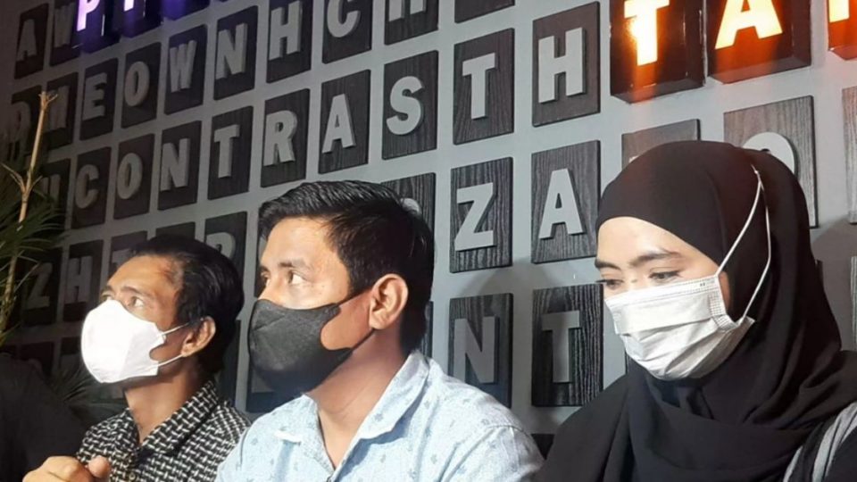 MO (far right) at a press conference on Sunday (Sept. 12). Photo: Istimewa