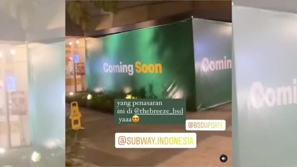 A clip showing a construction site banner covering a space at the popular The Breeze outdoor mall in BSD made its rounds on social media over the weekend, after it attracted considerable attention from Indonesians for the banner’s unmistakably Subway shade of green and the yellow-white “coming soon” text adorned. Screenshot from Instagram/@babyaelanie & @bsdupdate