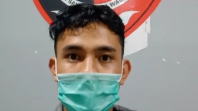 Video screengrab of AR apologizing for giving false testimony to the police.