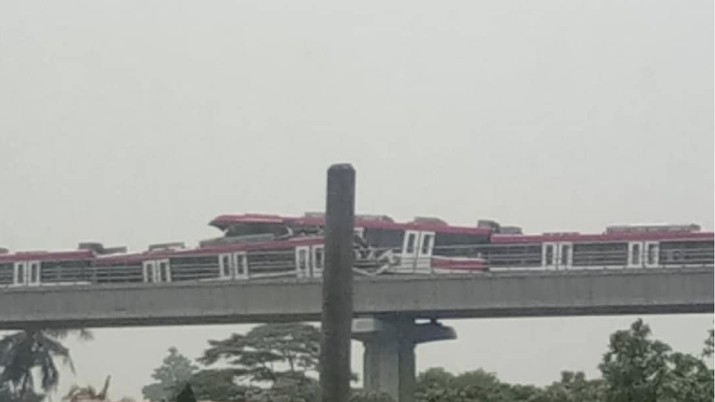 Two LRT Jabodebek trains collide during a test run in Cibubur, East Jakarta on Oct. 25, 2021. Photo: Instagram