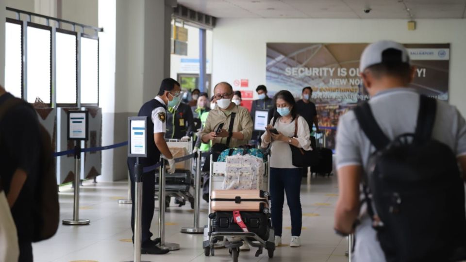 Passengers passing through Ngurah Rai International Airport during the COVID-19 pandemic. Photo: Angkasa Pura I 