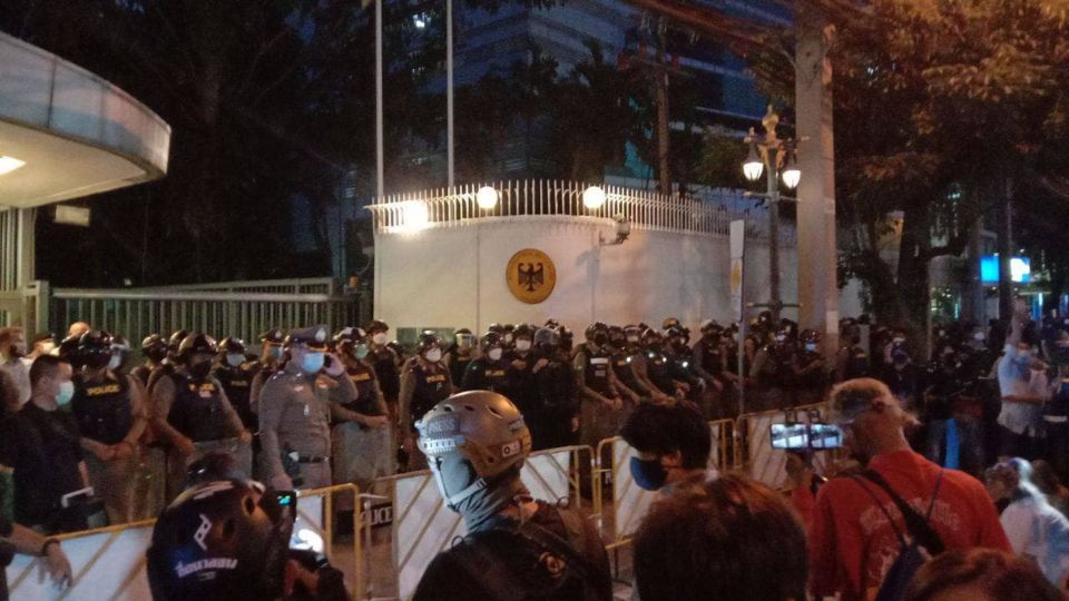 Protesters on Sunday gathered at the German Embassy with hundreds of police guarding the venue. Photo: United Front of Thammasat and Demonstration / Facebook
