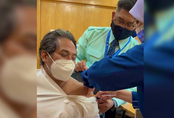 Khairy Jamaluddin received his booster shot in October. Photo: Khairy Jamaluddin/Twitter
