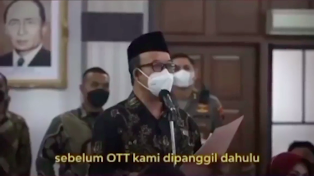 “Before you carry out a [corruption] sting, summon us first,” Banyumas Regent Achmad Husein said during a discussion event. Photo: Video screengrab from Twitter