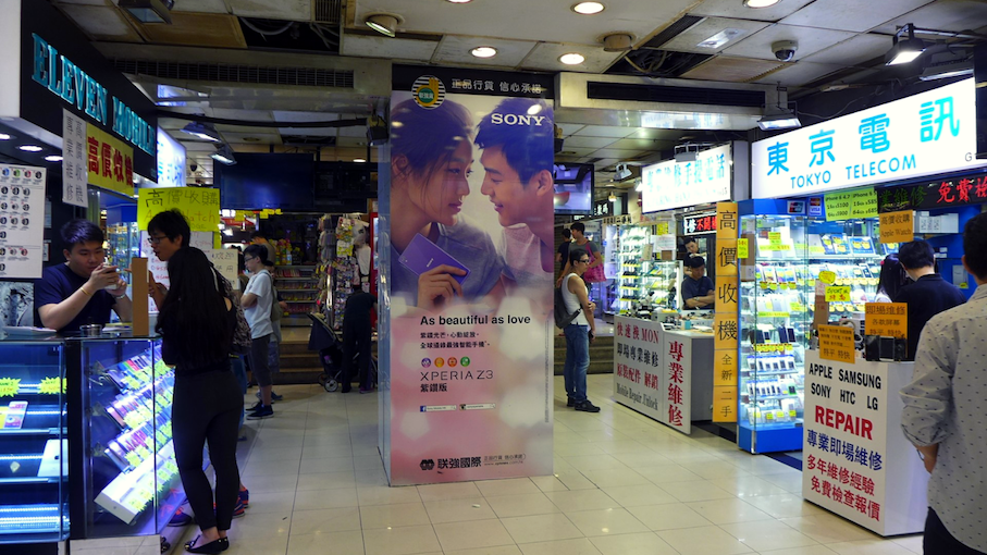 The suspect stole 13 iPhone 13 Pro Max devices at a shop in Sincere House in Mong Kok. Photo: Wikimedia Commons