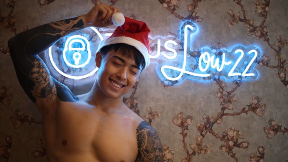 OnlyFans creator Titus Low feels the spirit of Christmas in a recent photo. Photo: Titus Low/Instagram
