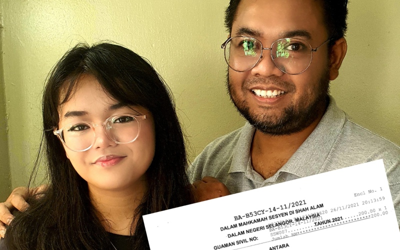 High school student Ain Husniza and her father Saiful Nizam posing with the writ of summons. Photo: Ain Husniza/ Instagram
