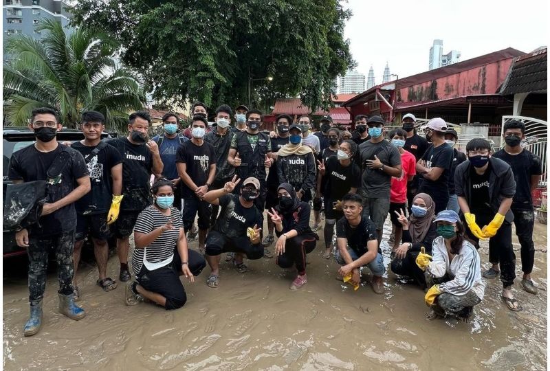 Flood relief volunteers from MUDA on Dec. 19, 2021. Photo: Syed Saddiq
