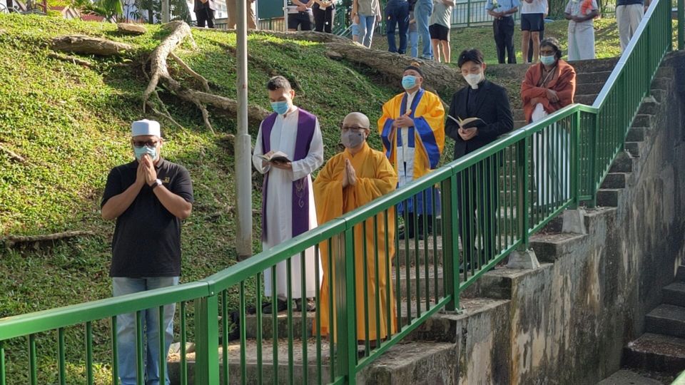 An interfaith delegation leads a Jan. 23 prayer memorial at Greenridge Crescent Playground. 23. Photo: IRCC SG/Facebook
