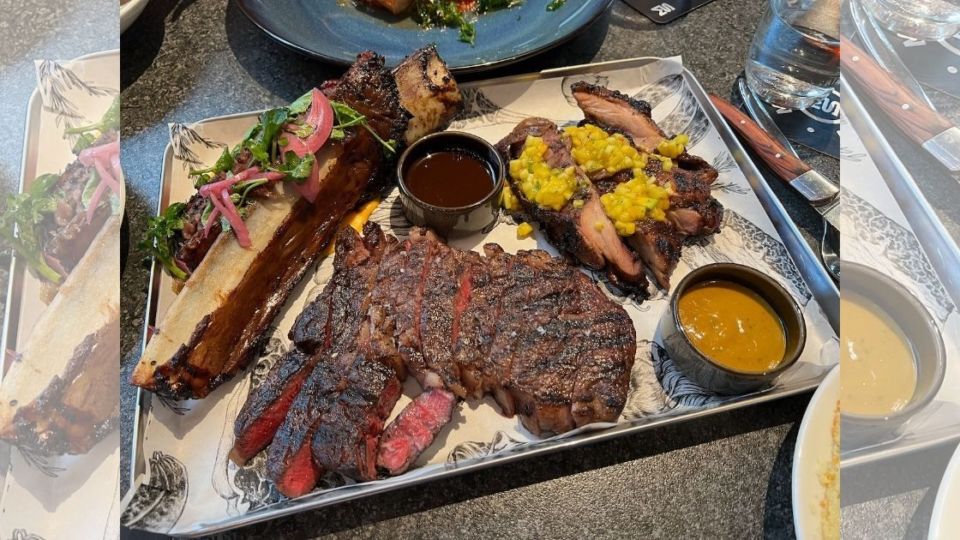 Hailing from Singapore, Meatsmith recently opened its Jakarta restaurant on Gunawarman street – a burgeoning hip eateries hub and South Jakarta’s Senopati area. From L-R: Beef Short Ribs, 300g Ribeye, and Jerk Chicken Chop. Photo: Nadia Vetta Hamid for Coconuts Media