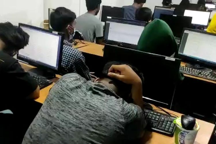 Employees at an unregistered online lender in North Jakarta’s PIK during a police raid on Jan. 26, 2022. Photo: Jakarta Metro Police