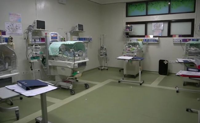 Quadruplets born at Sanglah General Hospital on Jan. 21 in incubators. Photo: Istimewa