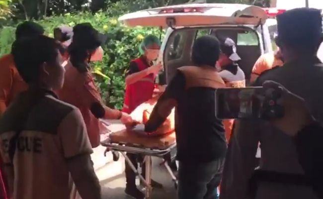 The body of a 46-year-old American woman, who police say committed suicide, being evacuated. Photo: Handout