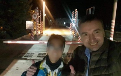 Honorary Consul Victor Gaina of the Philippine Honorary Consulate poses with one of the Filipinos who safely crossed the Moldovan border after leaving Ukraine amid continued conflict with Russia. Image credit: DFA