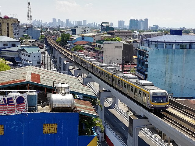 LRT-2 train. Image: Wikimedia Commons