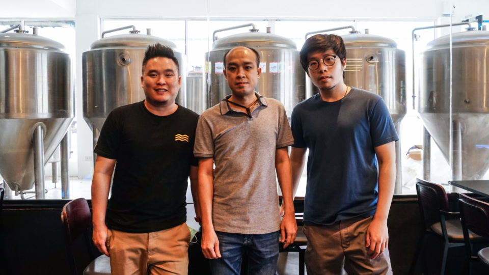 Cousins and Brewave owners, from left, Nathachai “Heng” Techavichien, Prichpichai “Golf” Techavichien, and Kittikun “J” Techavichien. Photo: Chayanit Itthipongmaetee / Coconuts Bangkok
