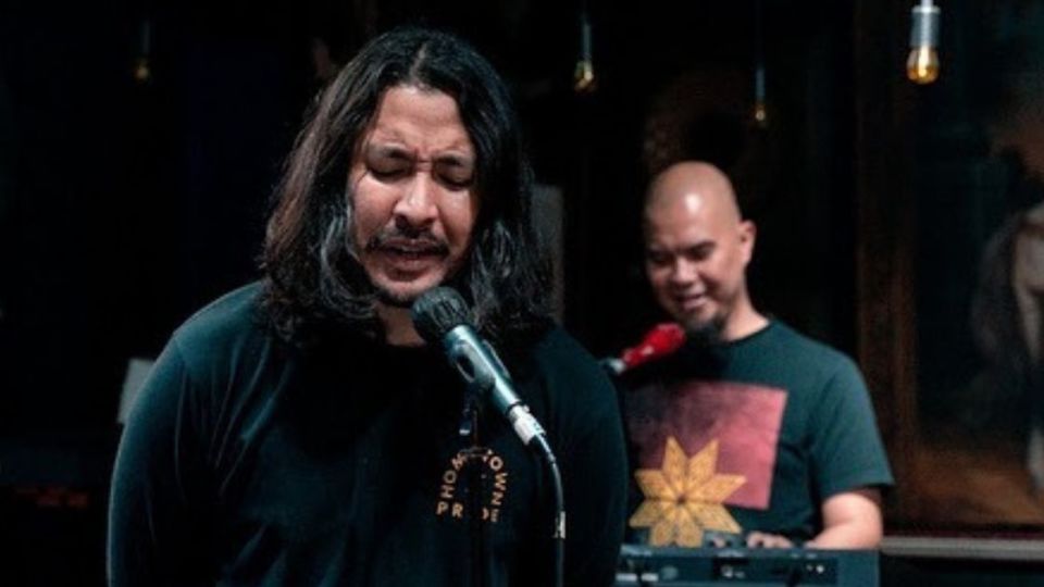 Dewa 19 has always been known for their powerful vocalists — so when singer Marcello Tahitoe AKA Ello (L) announced that he will be joining the iconic rock band as their new vocalist over the weekend, Indonesians were rightfully surprised. Photo: Instagram/@marcello_tahitoe