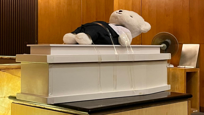 A grieving father-to-be posted this photo of a teddy bear atop a coffin. Photo: Mee Pok Tah/Facebook
