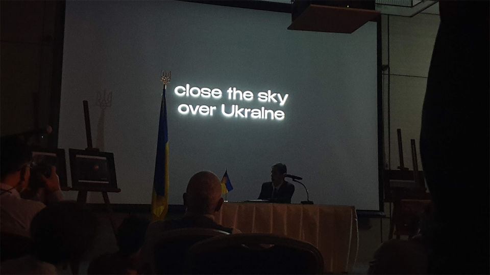 Ukrainian Charges d’Affaires Oleksandr Lysak speaks late Friday morning at the Conrad Hotel in Bangkok. Photo: Coconuts