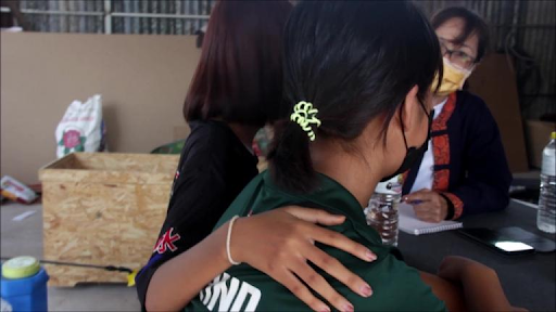 A 13-year-old girl identified as Ann discusses a scam in which she was blackmailed into sending explicit photos. Photo: Bandung Update