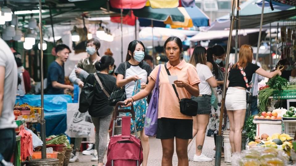 Hong Kong broadcaster TVB is drawing outrage for darkening the skin of an actress in order to portray a Filipina domestic worker in the TV series Barrack O’Karma 1968. (Photo: Facebook/Franchesca Wong)