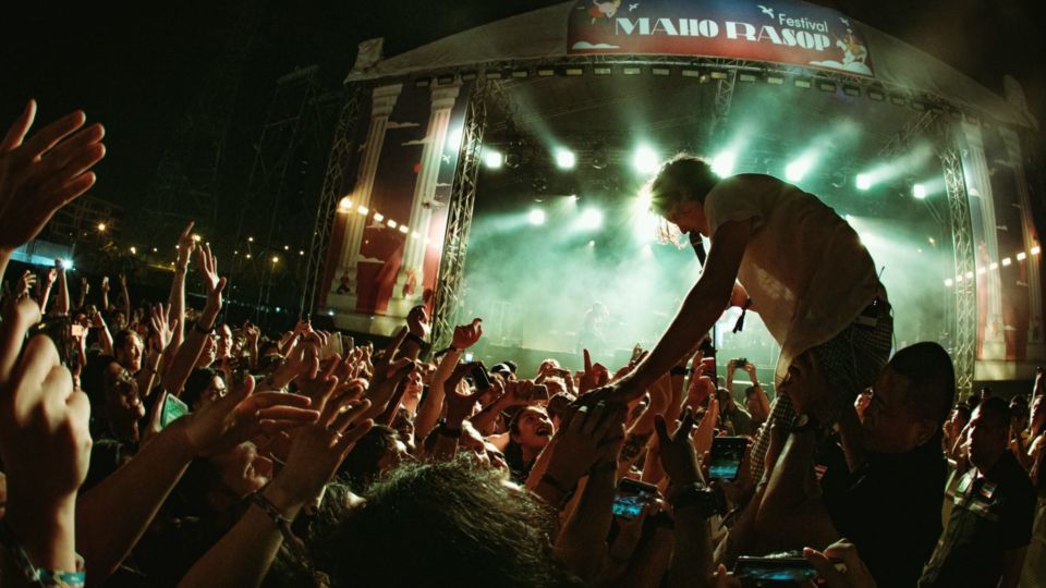 Ambrose Kenny-Smith of Aussie psychedelic rock band King Gizzard & the Lizard Wizard perform on Nov. 16, 2019, at the Maho Rasop Music Festival in Bangkok. Photo: Maho Rasop Festival 
