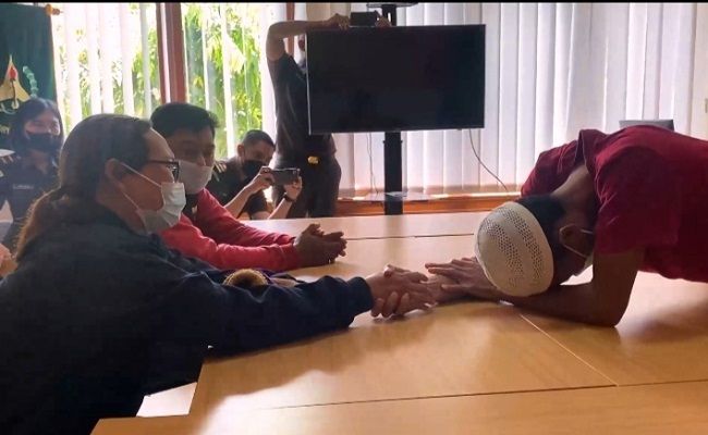 Abi (Right) in tears as he apologizes to Ferry and his wife for stealing their phone. Photo: Handout