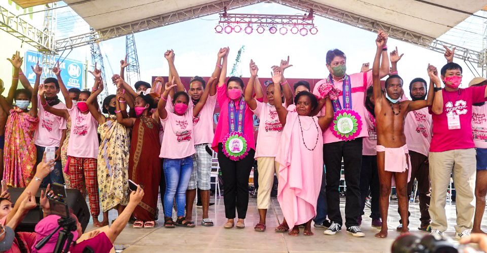 The Aetas of Zambales emerge onstage to raise the hands of Vice President Leni Robredo and Senator Kiko Pangilinan. Image: VP Leni Robredo (Facebook)