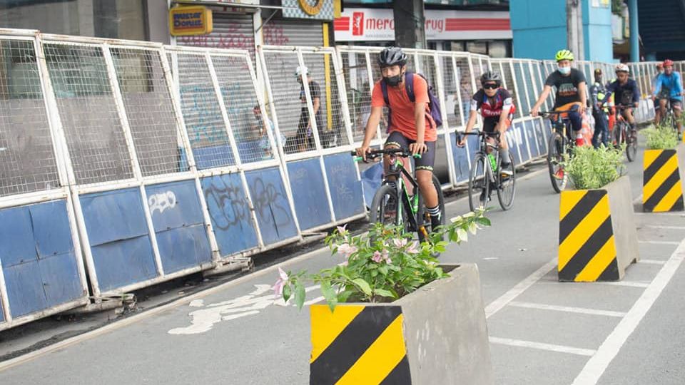 Quezon City tests setup of concrete barriers along bike lanes to further protect cyclists. Image: Quezon City government (Facebook)