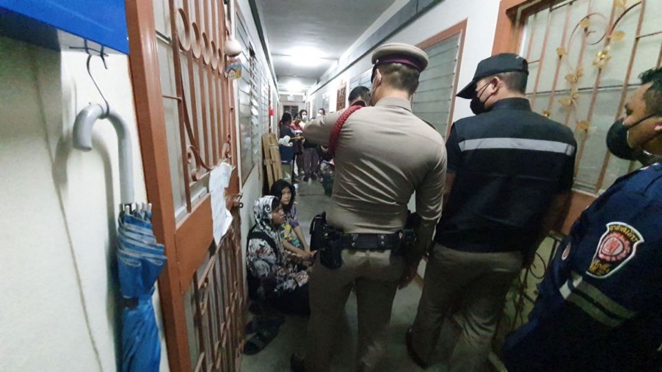 Police investigators on the scene Thursday night at a murder scene in Bangkok’s Babg Phli district. Photo: Bang Phli Police Dept.