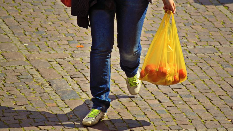 The Environment Bureau is proposing raising the plastic bag levy from the current 50 cents to $1. (Photo: cocoparisienne)