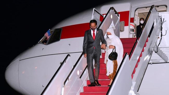 President Joko Widodo and First Lady Iriana arriving in Washington D.C. on May 10, 2022. Photo: Presidential Secretariat