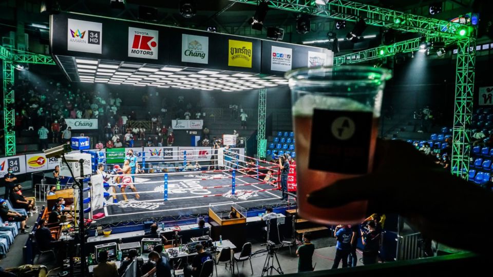 A cup of Isaan Sour on Sunday evening at Rajadamnern Stadium. Photo: Chayanit Itthipongmaetee / Coconuts Bangkok