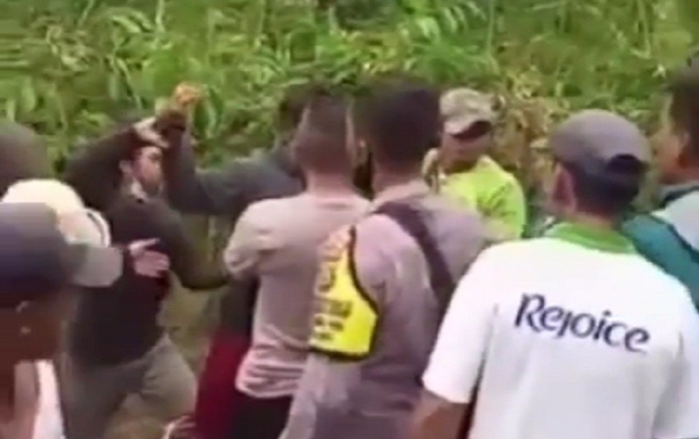 A robber was arrested by the Pupuan Police in Tabanan on June 26, 2022, after having attempted to snatch a necklace belonged to a 44-year-old Balinese woman. The victim reportedly fought back and kicked the suspect into a ravine. Photo: Obtained.