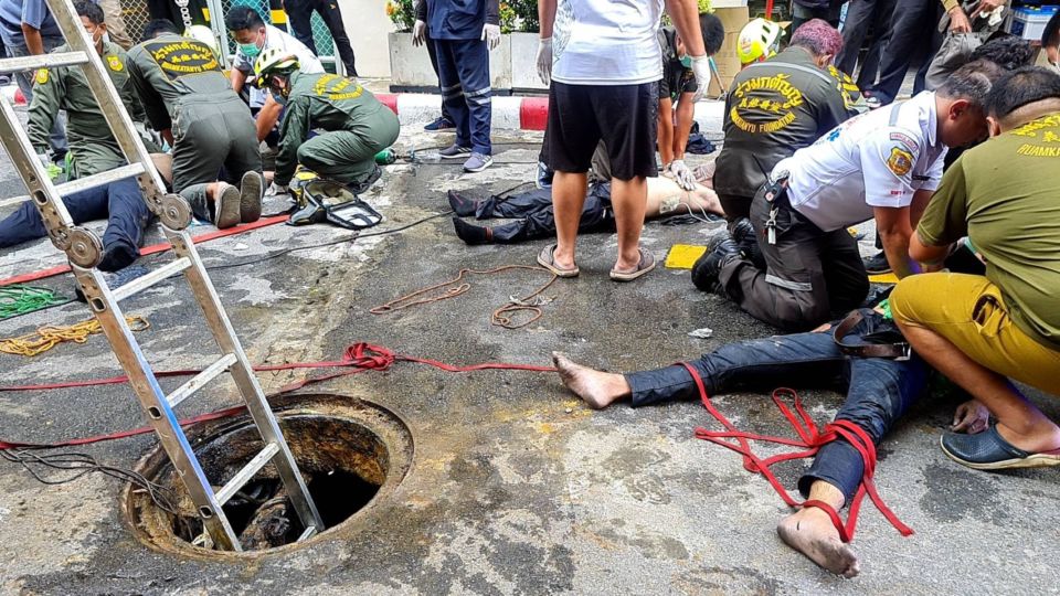 Rescue workers attempt CPR on those rescued from a manhole Tuesday in Bangkok’s Bang Na district. Photo: Ruamkatanyu Foundation
