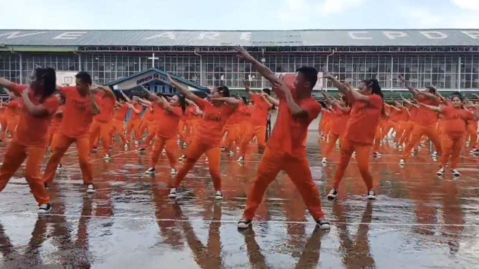 Cebu’s dancing inmates are back with a new dance performance 2 years after the jail was put on lockdown from COVID-19. Screenshot: CNN Philippines