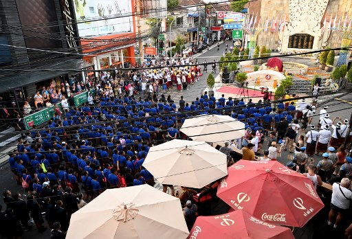 People attend a memorial service for the victims of the 2002 Bali bombings to mark the 17th anniversary of the attacks, at the Bali Bombing Memorial (top R) in Kuta near Denpasar on Indonesia’s resort island of Bali on October 12, 2019. (Photo by SONNY TUMBELAKA / AFP)